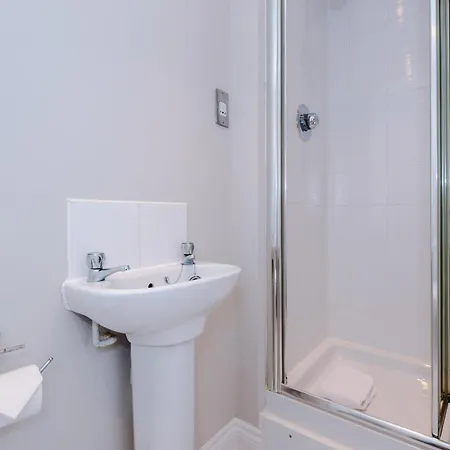 Cravenwood House Apartment *