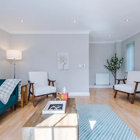 Apartment Cravenwood House