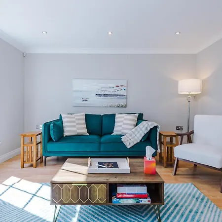 Cravenwood House Apartment *