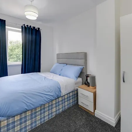 Remarkable 3-bed House In Middleton *