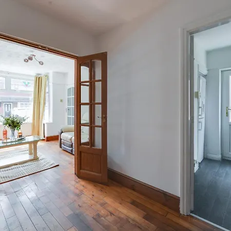 Remarkable 3-bed House In Middleton Holiday home *