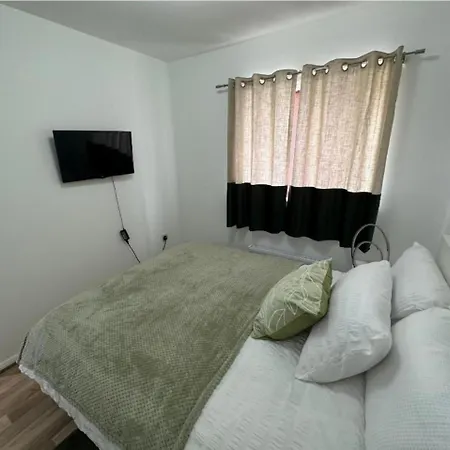 Stunning 3-bed House In Сasa de vacaciones *