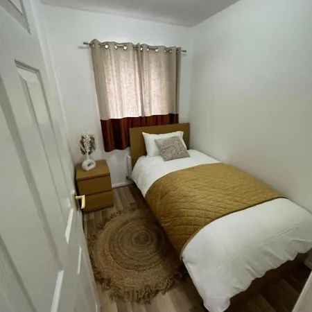 Stunning 3-bed House In Сasa de vacaciones
