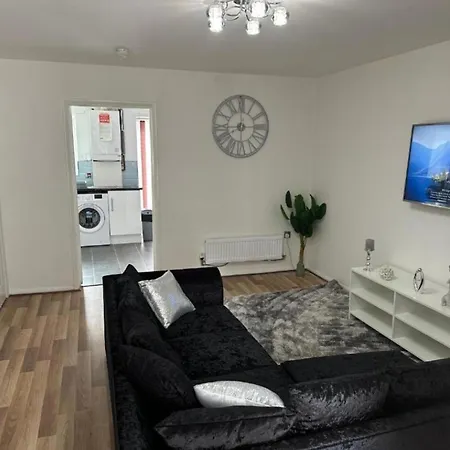 Stunning 3-bed House In Mánchester