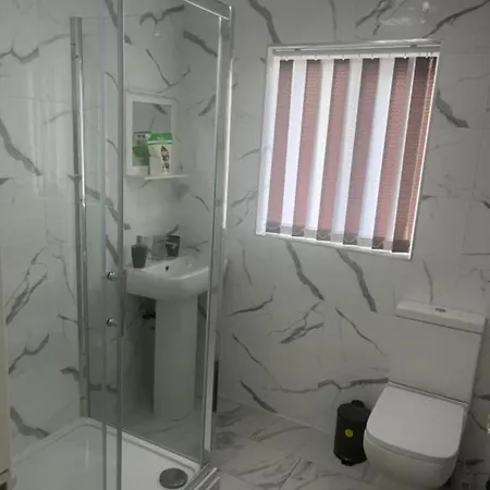 Stunning 3-bed House In *