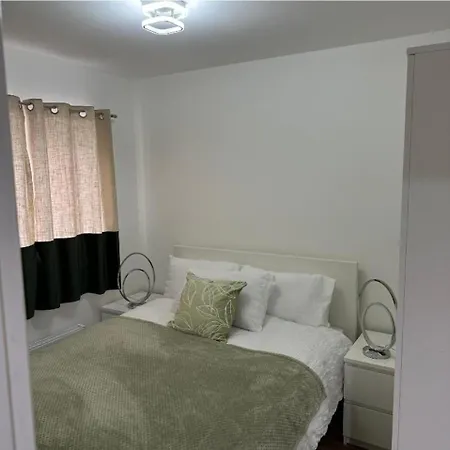 Stunning 3-bed House In Holiday home Manchester