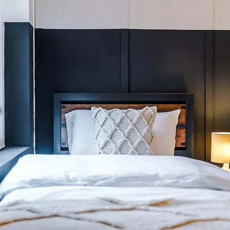 Dom wakacyjny 4 Bedroom House Eccles