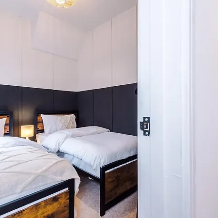 Holiday home 4 Bedroom House Eccles