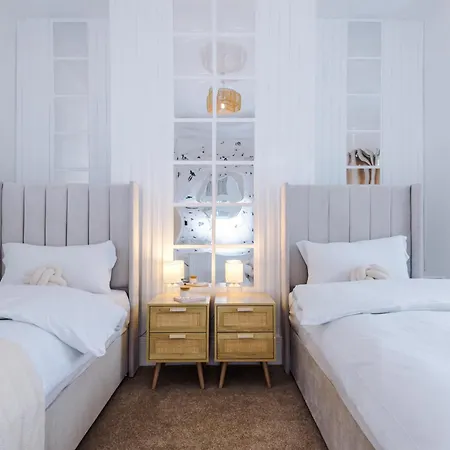 Holiday home 4 Bedroom House Eccles *