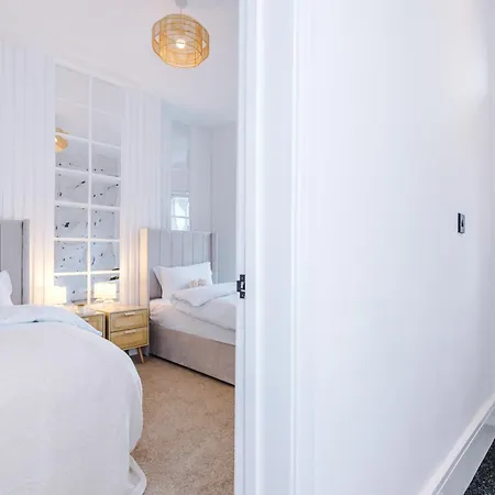 4 Bedroom House Eccles Dom wakacyjny *