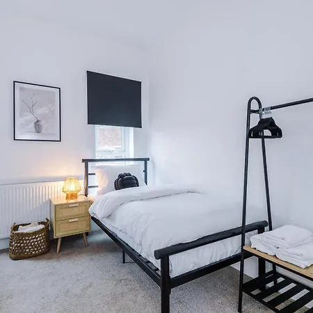 Holiday home 4 Bedroom House Eccles *