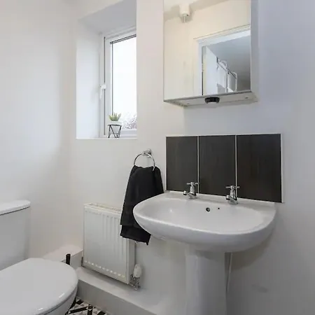 4 Bed Townhouse Free Parking Sleeps7