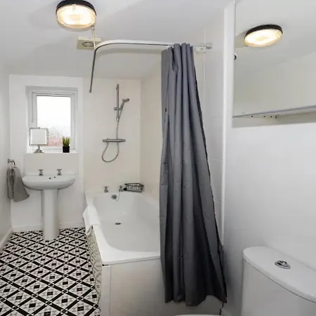Casa vacanze 4 Bed Townhouse Free Parking Sleeps7