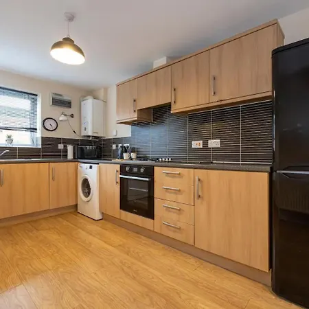 4 Bed Townhouse Free Parking Sleeps7 Manchester