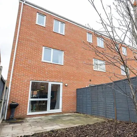4 Bed Townhouse Free Parking Sleeps7