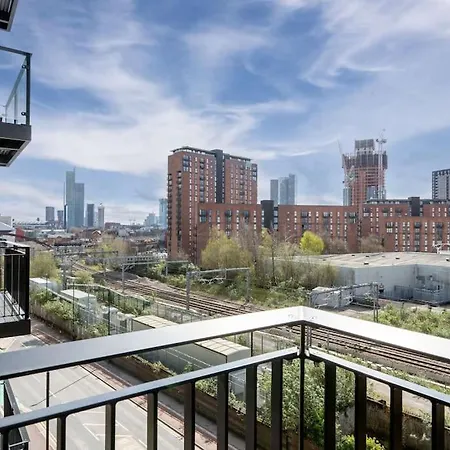 Luxurious Two Bedroom مانشستر