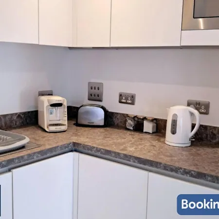 The Salford Skyline 2 - Luxury & Spacious Skyline - Perfect For Long Stays, Families, Business Or Leisure Manchester