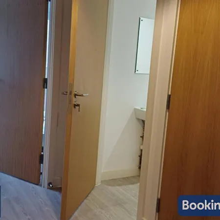 The Salford Skyline 2 - Luxury & Spacious Skyline - Perfect For Long Stays, Families, Business Or Leisure * Manchester
