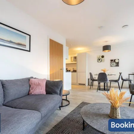 The Salford Skyline 2 - Luxury & Spacious Skyline - Perfect For Long Stays, Families, Business Or Leisure Apartment Manchester