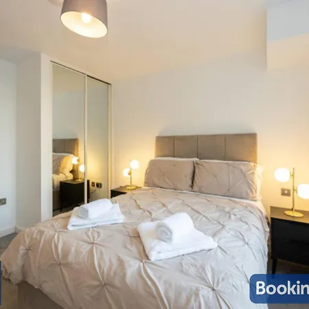The Salford Skyline 2 - Luxury & Spacious Skyline - Perfect For Long Stays, Families, Business Or Leisure Manchester