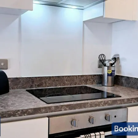 The Salford Skyline 2 - Luxury & Spacious Skyline - Perfect For Long Stays, Families, Business Or Leisure * Manchester