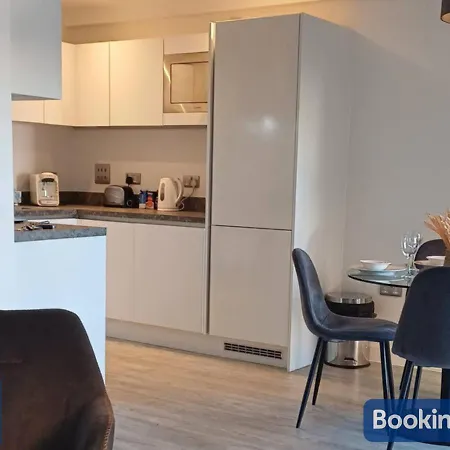 Apartment The Salford Skyline 2 - Luxury & Spacious Skyline - Perfect For Long Stays, Families, Business Or Leisure
