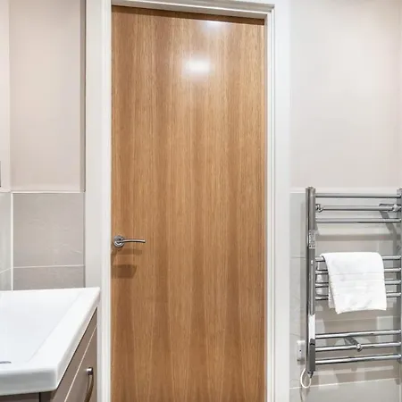 Apartment Spacious & Bright 2 Bed In