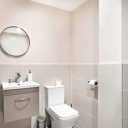 Spacious & Bright 2 Bed In Manchester