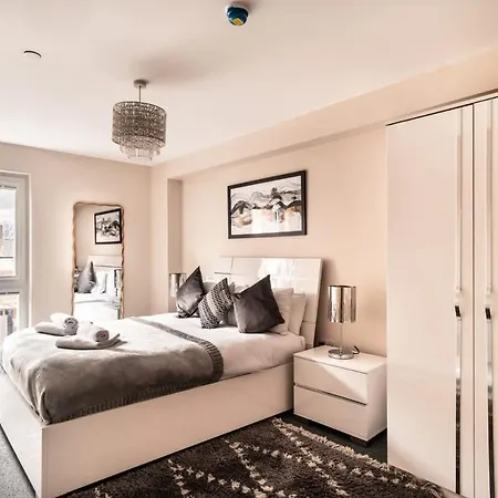 Spacious & Bright 2 Bed In Apartmán *