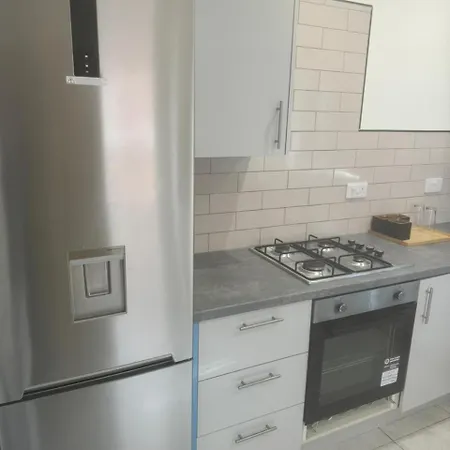 1 En-suit Double Bedroom With Bathroom In מנצ'סטר