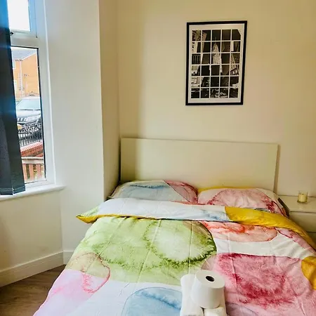 Homestay 1 En-suit Double Bedroom With Bathroom In