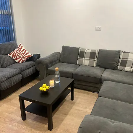 בית אירוח 1 En-suit Double Bedroom With Bathroom In