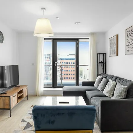 High Rise 2 Bedroom & 2 Bath With Parking, Balcony & Amazing View *