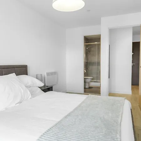 High Rise 2 Bedroom & 2 Bath With Parking, Balcony & Amazing View Appartement