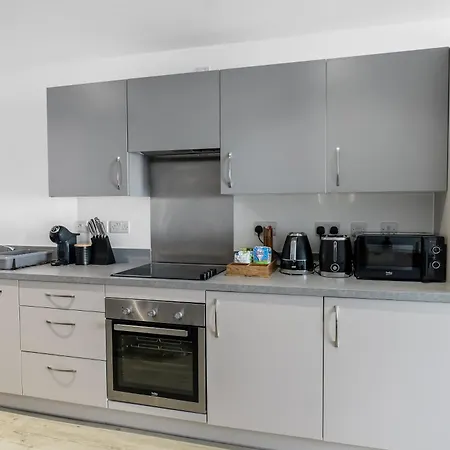 Appartement High Rise 2 Bedroom & 2 Bath With Parking, Balcony & Amazing View