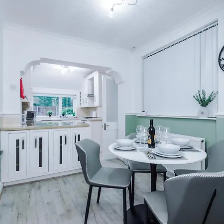 Jade House, - By Synergy Estates Holiday home *