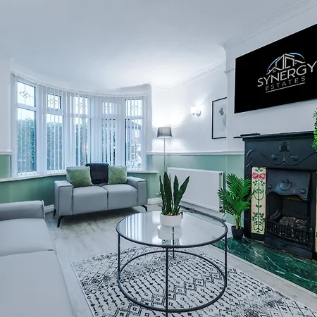 Jade House, - By Synergy Estates Holiday home Manchester