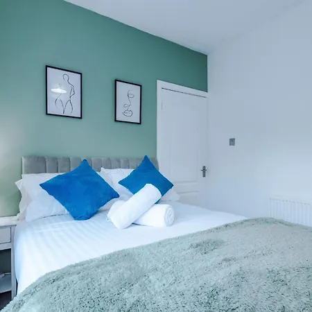 Jade House, - By Synergy Estates Holiday home Manchester