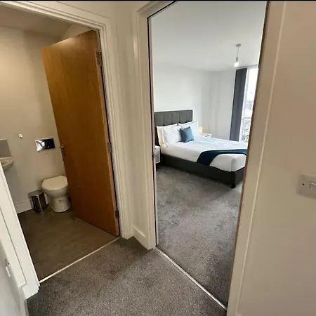 Apartment Chic 1 Bed Mcr Ap W/balcony- Sleeps 4 *