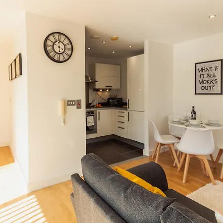 Gem: Cosy 2br With Private Balcony * Manchester