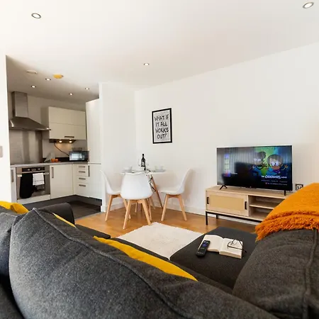 Gem: Cosy 2br With Private Balcony *