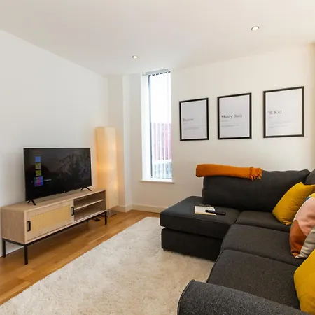 Gem: Cosy 2br With Private Balcony Apartment