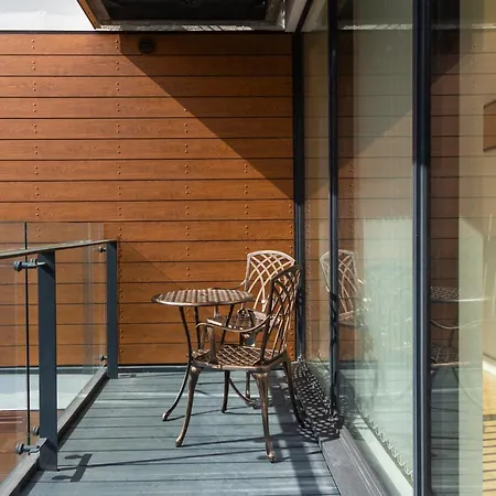 Gem: Cosy 2br With Private Balcony * Манчестер