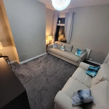 Holiday home 4 Bedrooms, 8 Min To City! Manchester