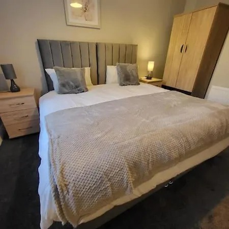 3 Bdr, Close To And Hospital Manchester