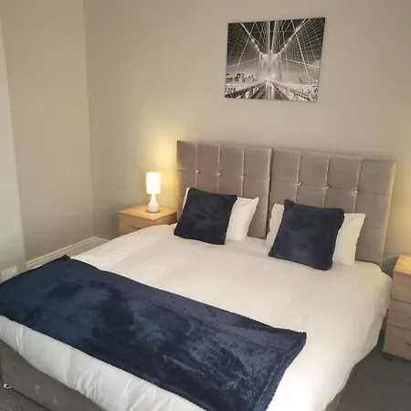 3 Bdr, Close To And Hospital Apartment *