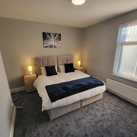3 Bdr, Close To And Hospital Lejlighed Manchester