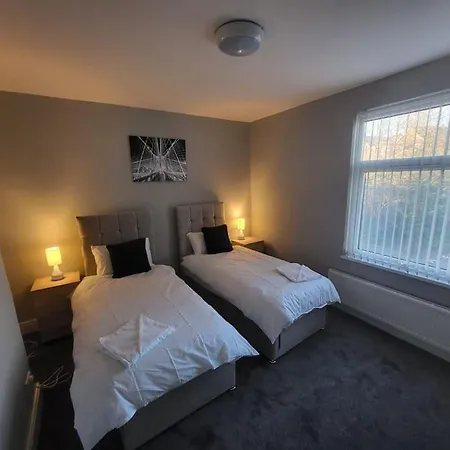 3 Bdr, Close To And Hospital *