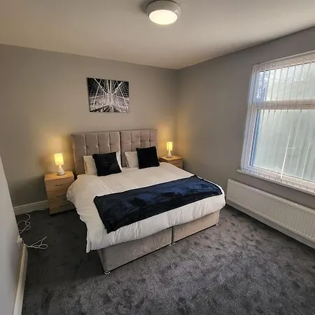 3 Bdr, Close To And Hospital Manchester