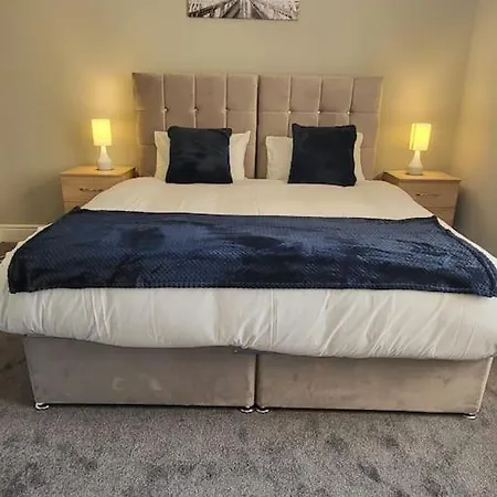Lejlighed 3 Bdr, Close To And Hospital *